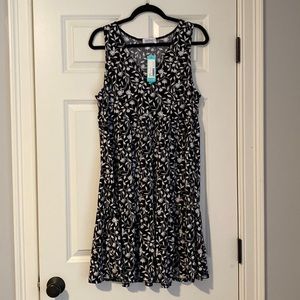 Sleeveless tiered sundress size xlg. V neck with soft stretchy fabric.